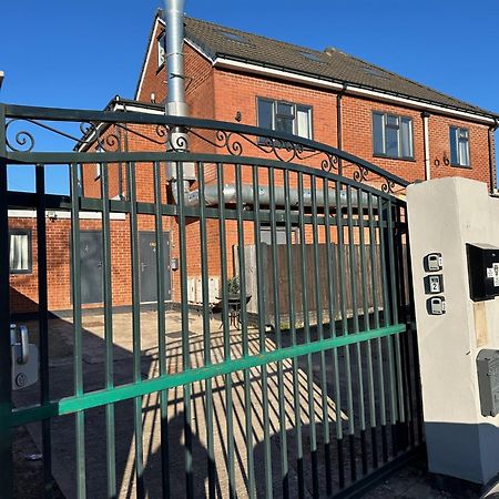Cosy 3 Bed Apartment Near Birmingham Airport & Nec Perfect For Groups & Contractors! Exterior foto